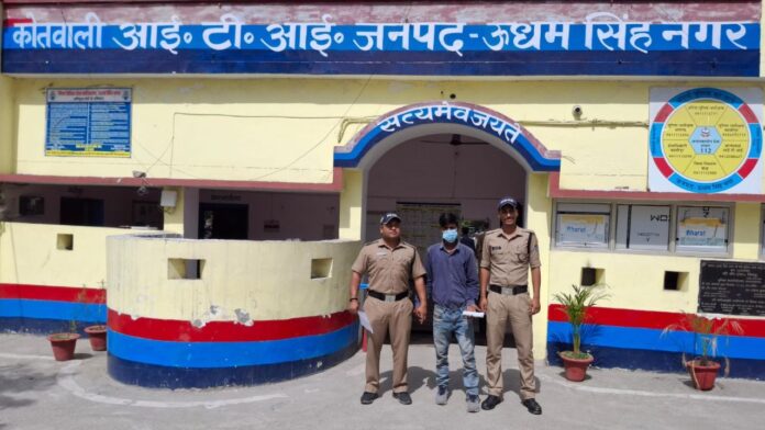 चैती मेले में चाकू के साथ वारदात की फिराक में आशु पकड़ा गया