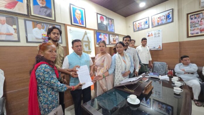 चैती चौराहे पर शराब दुकान के खिलाफ मातृशक्ति का उग्र संग्राम